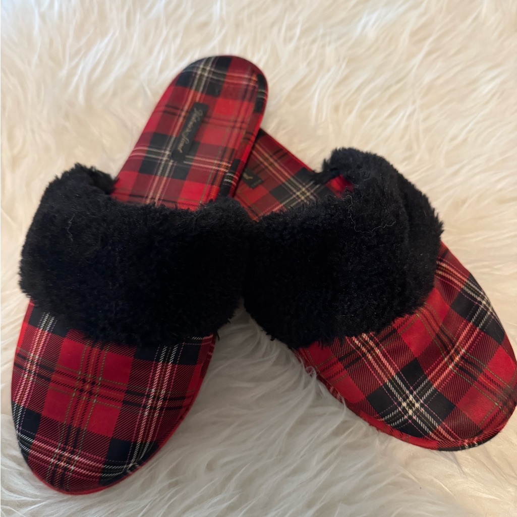 Victoria's Secret Cozy Red And Green Plaid Slippers With Black Faux Fur Trim